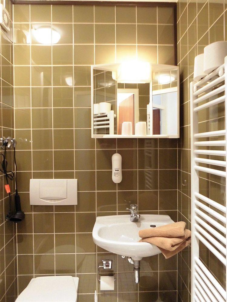 Star - Hans-sachs-strasse 2* Cologne